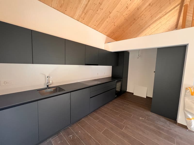 Casa unifamiliare con terreno e posti auto coperti (37)