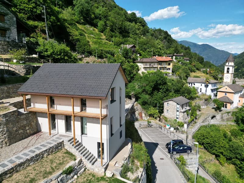 Casa unifamiliare con terreno e posti auto coperti (13)