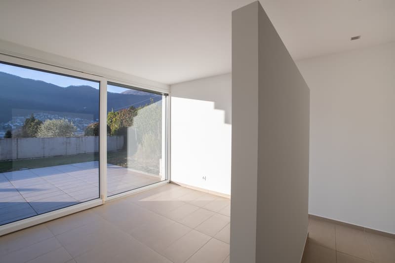 Oasi di prestigio a 10 minuti dal centro di Lugano: Moderno 3.5 locali con ampio giardino (23)