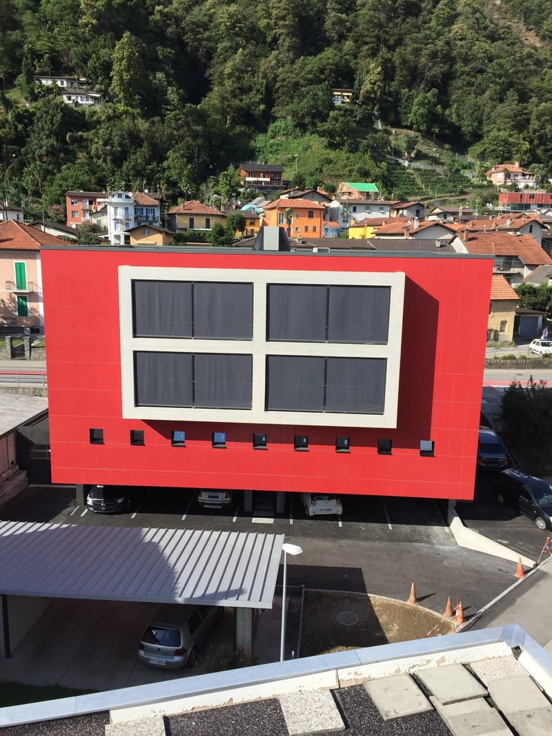 Appartamento moderno di 3.5 locali con balcone e vista panoramica a Solduno (2)