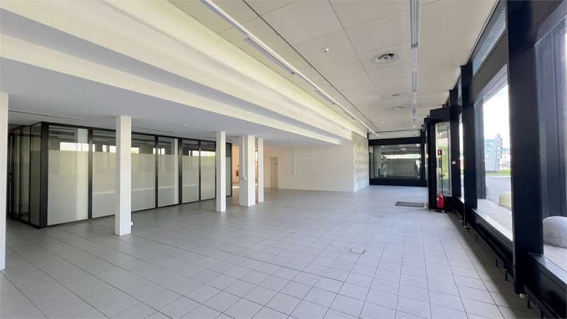 BARBENGO - Polo Commerciale di Grancia di 300 mq (2)