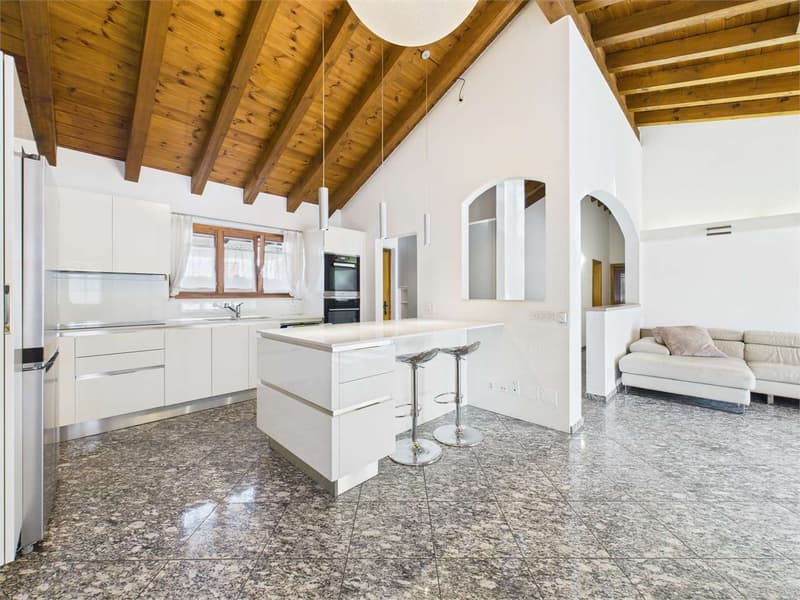 Caratteristica villa con dépendance a Lodrino (3)