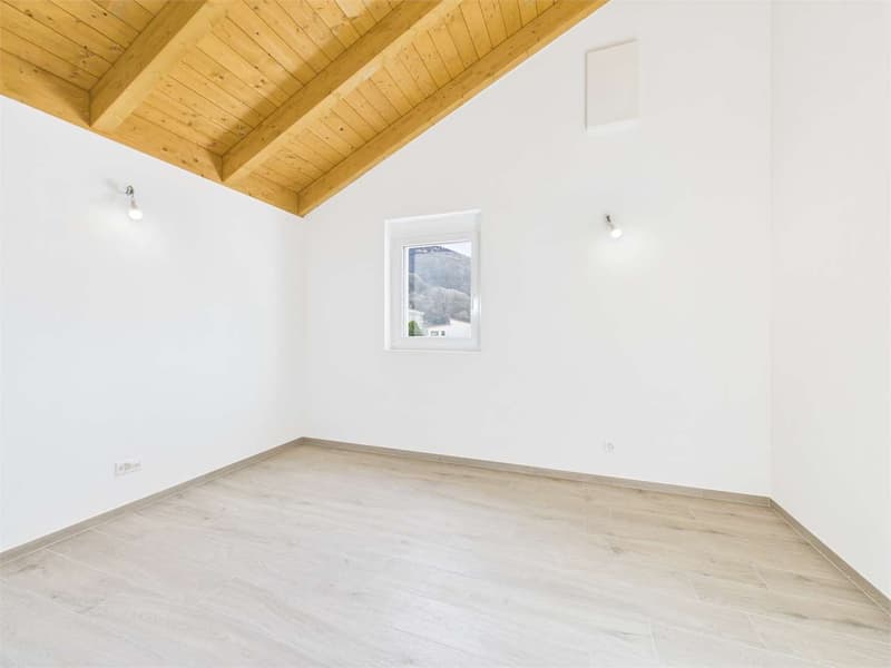 Nuova villa immersa nel verde a Sant'Antonino (8)