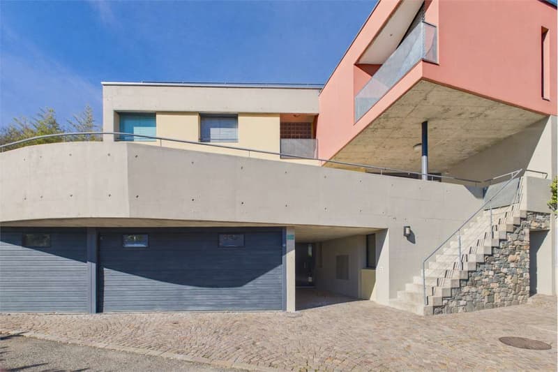 Luminosa Villa di 5.5 locali con vista lago (2)