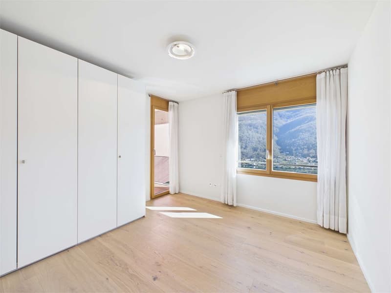 Luminosa Villa di 5.5 locali con vista lago (12)