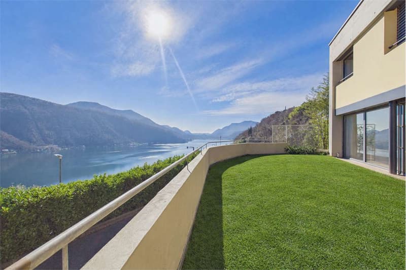 Luminosa Villa di 5.5 locali con vista lago (1)
