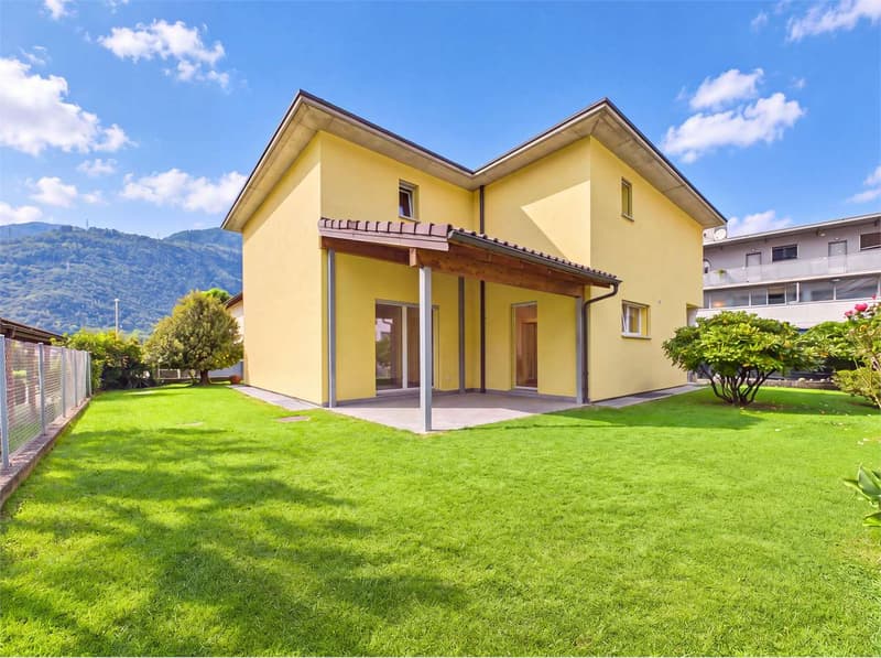 Arbedo Castione: Ampia Casa 4.5 con giardino (1)