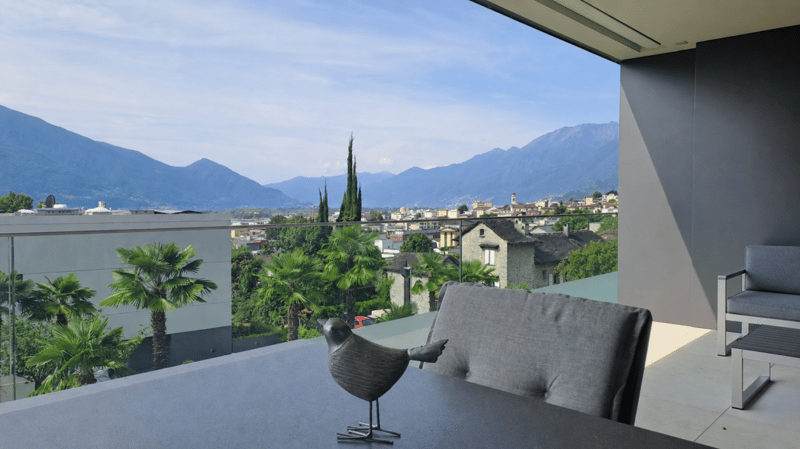 Luxuriöse 3.5 Zimmerwohnung mit Seesicht, 2 grossen Sonnenterrassen, Schwimmbad und Wellnessbereich (1)