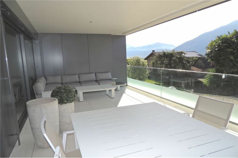 Luxuriöse 2.5 Zimmerwohnung mit Seesicht, grosser Sonnenterrasse, Schwimmbad und Wellnessbereich (3)