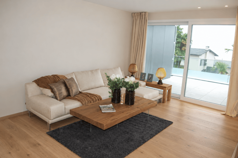 Luxuriöse 2.5 Zimmerwohnung mit Seesicht, grosser Sonnenterrasse, Schwimmbad und Wellnessbereich (3)