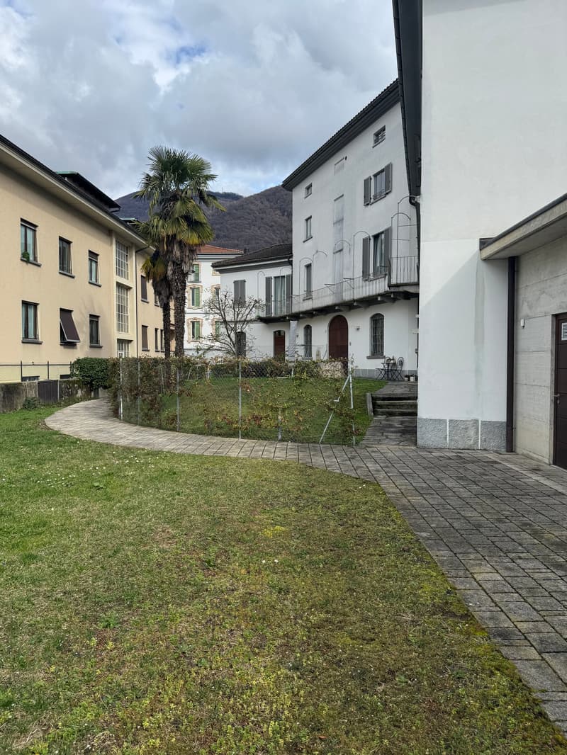 Mendrisio Centro – Elegante appartamento con giardino privato in villa storica (6)
