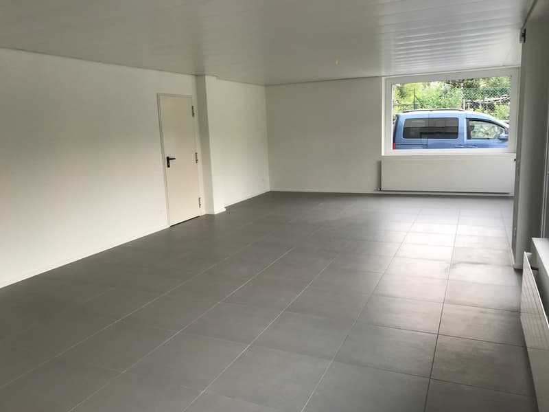 Spazio commerciale moderno a Besazio - Pronto per la tua attività (2)