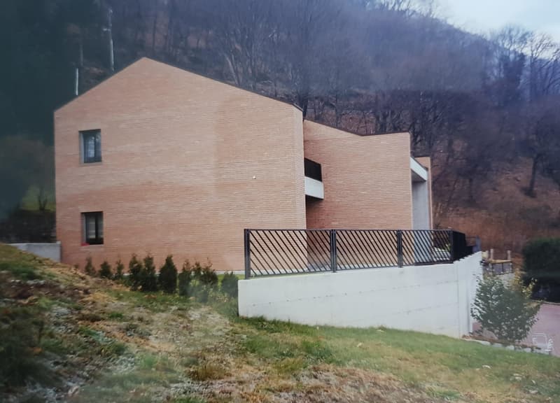moderna casa monofamiliare in buono stato di manutenzione e con ottime finiture, ampio terreno. (2)
