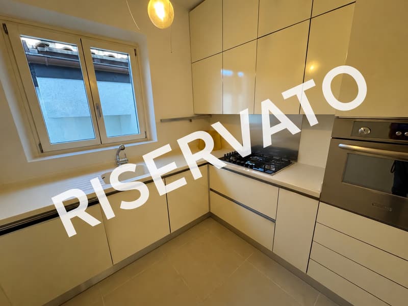 Vivere il lago: raffinato 4.5 locali completamente rinnovato a Cassarate (1)