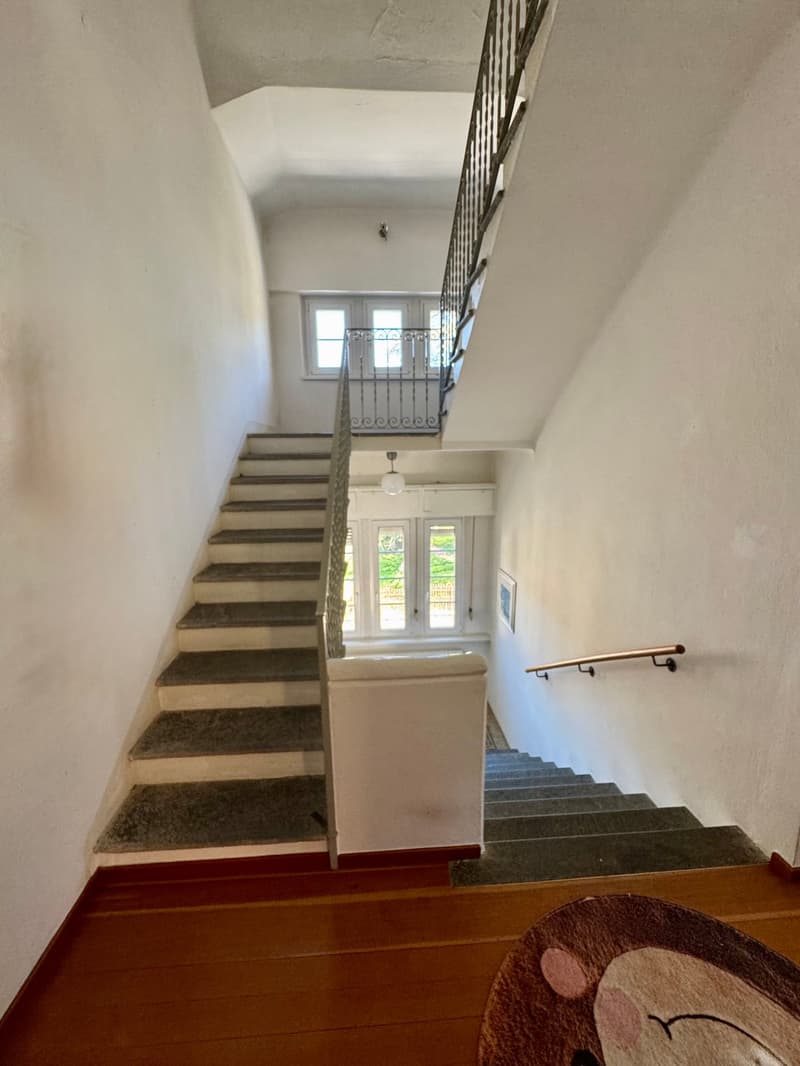 Una villa liberty in centro a Mendrisio con giardino box doppio più posti auto (15)