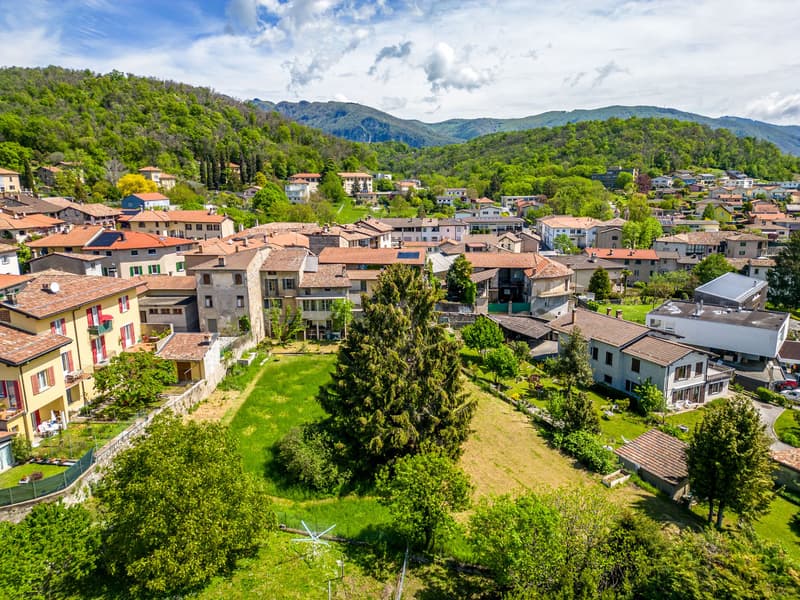Terreno edificabile in pieno sole, comodo, con progetto approvato per una moderna villa singola (3)