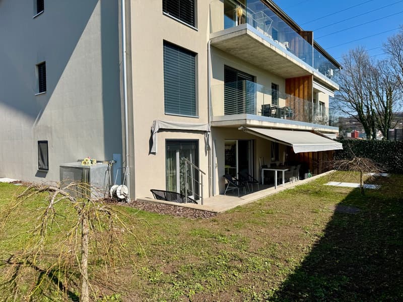 Moderno 4.5 locali con ampio giardino privato a Rancate (1)