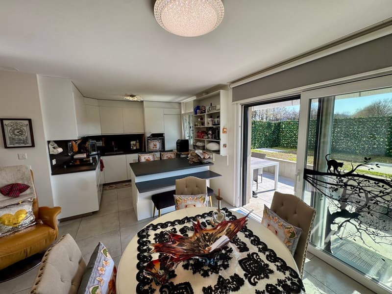 Moderno 4.5 locali con ampio giardino privato a Rancate (6)