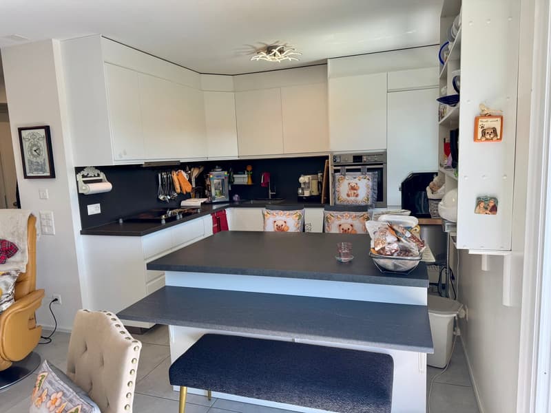 Moderno 4.5 locali con ampio giardino privato a Rancate (7)