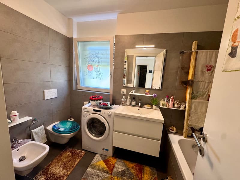 Moderno 4.5 locali con ampio giardino privato a Rancate (10)