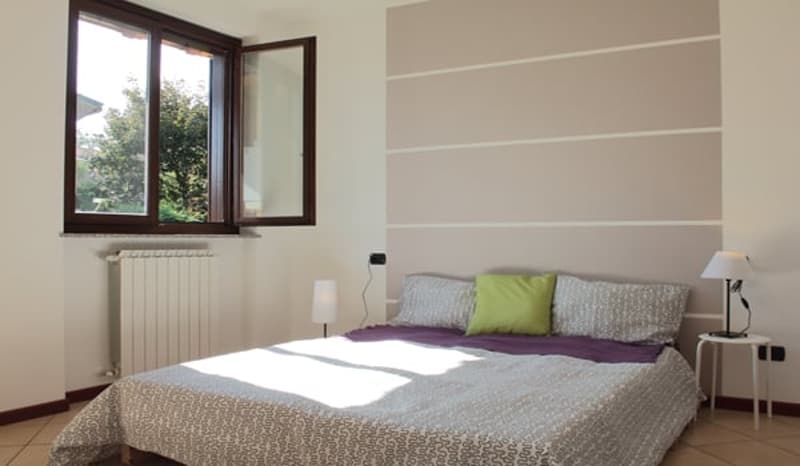 Galliate Lombardo in piccola residenza, ultimo piano, ampio due locali con box. (7)