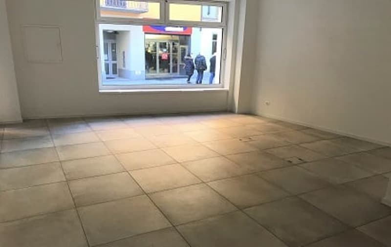 Mendrisio nel pieno centro in edificio in stile totalmente ristrutturato DUE uffici / negozi (1)