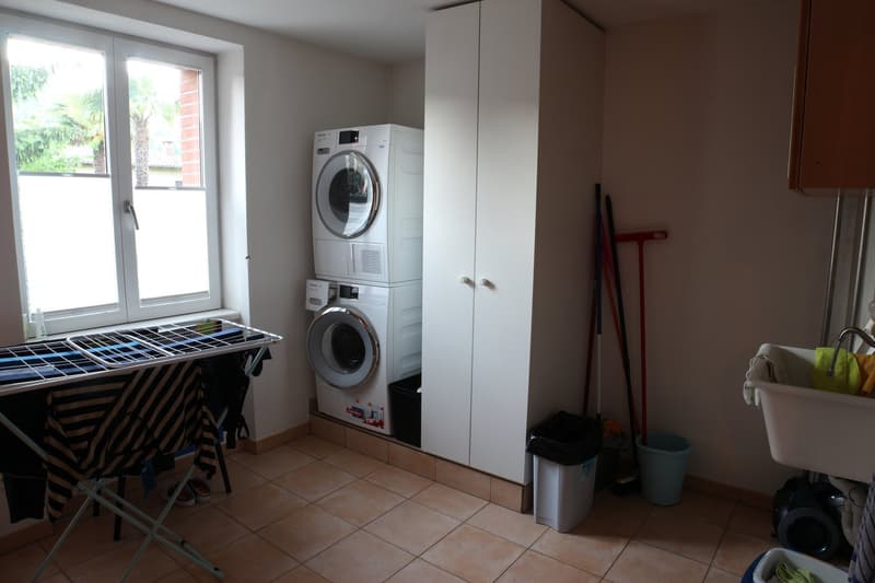 Caslano – Moderna villa con piscina, giardino e monolocale indipendente (33)