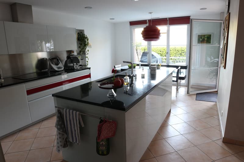 Caslano – Moderna villa con piscina, giardino e monolocale indipendente (28)