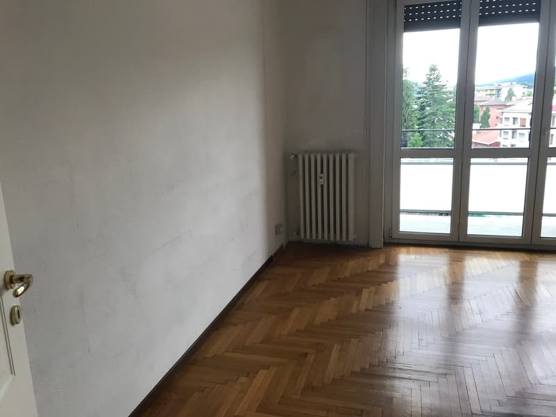 Luminoso appartamento di 3.5 locali con balcone a Varese – Disponibile subito (10)