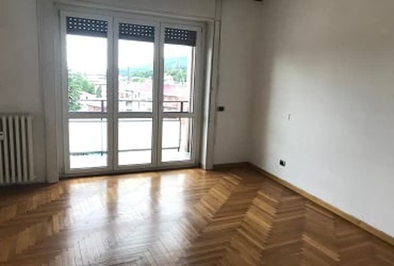 Luminoso appartamento di 3.5 locali con balcone a Varese – Disponibile subito (13)