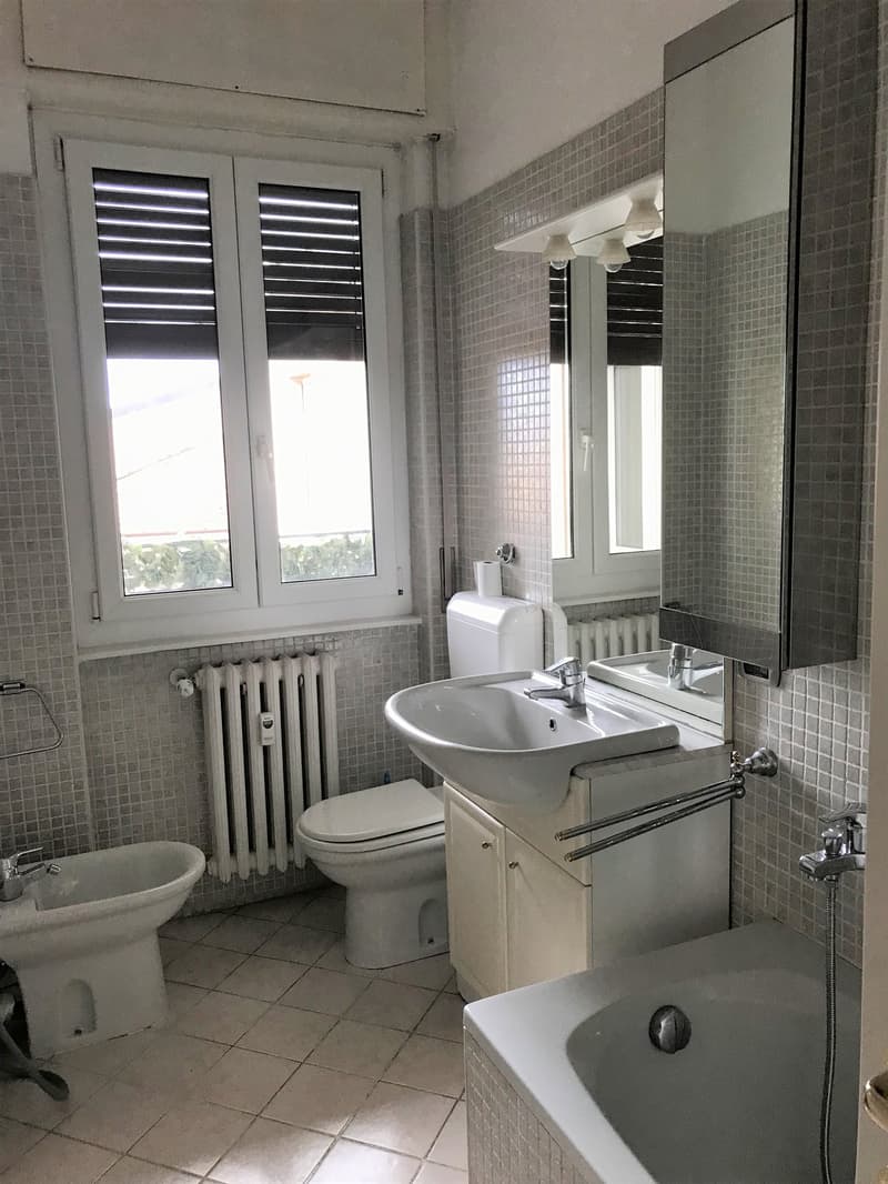 Luminoso appartamento di 3.5 locali con balcone a Varese – Disponibile subito (9)