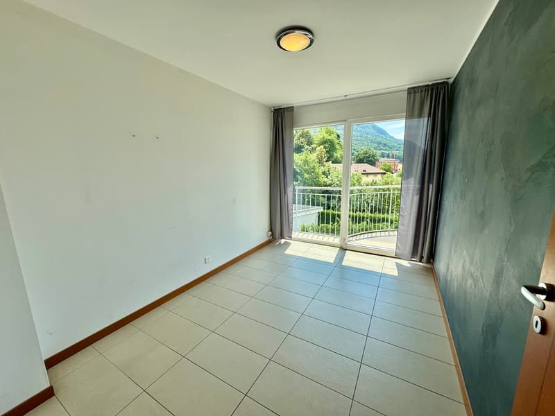 CADRO – ELEGANTE RESIDENZA CON GIARDINO PRIVATO, GARAGE DOPPIO E VISTA PANORAMICA (16)