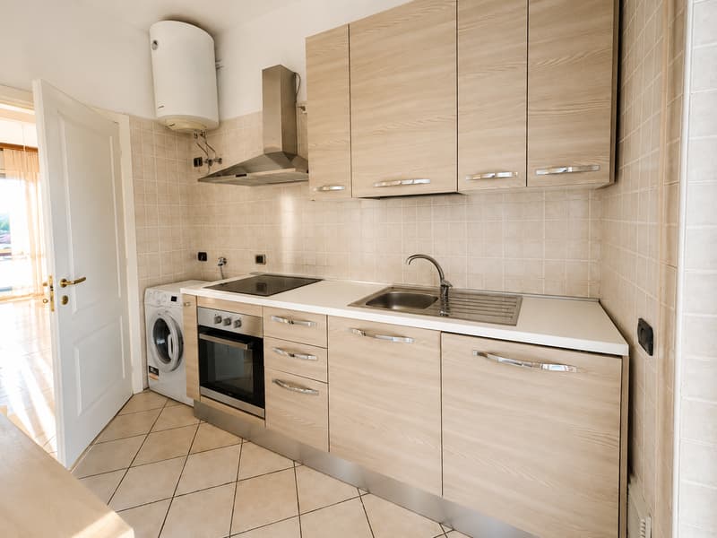 Luminoso appartamento di 3.5 locali con balcone a Varese – Disponibile subito (9)