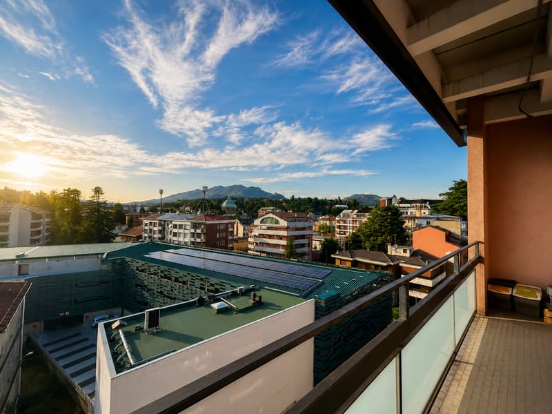 Luminoso appartamento di 3.5 locali con balcone a Varese – Disponibile subito (6)