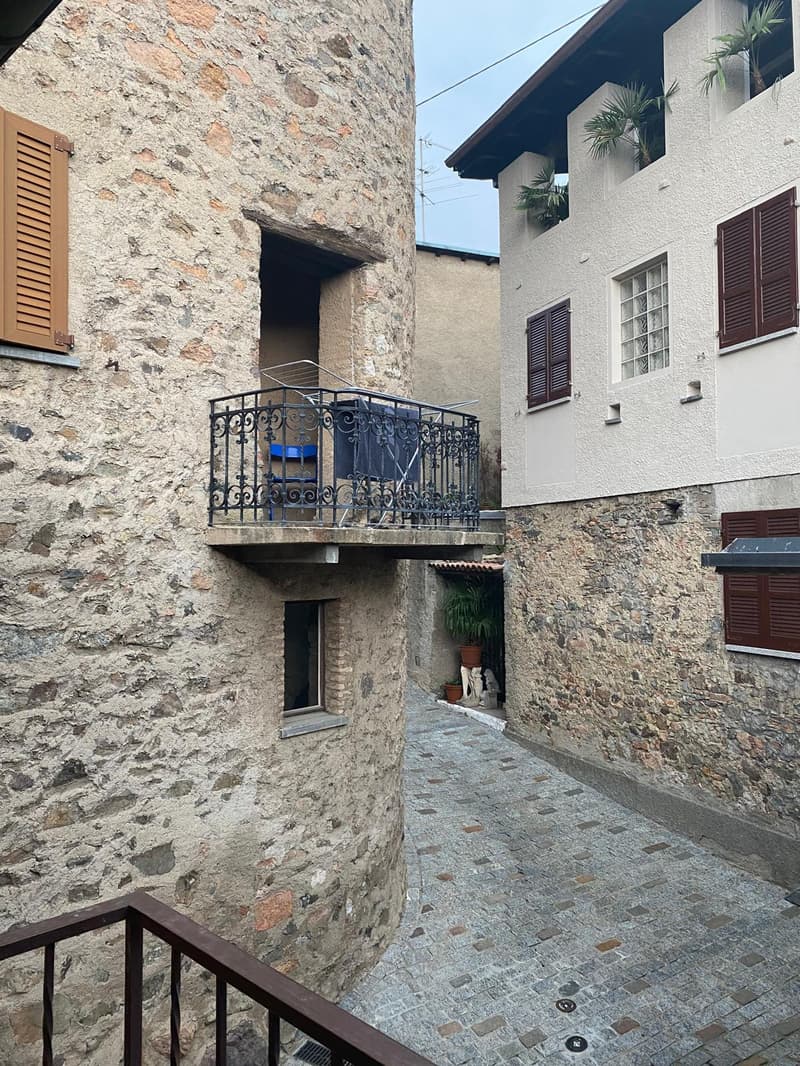 Carona – Affascinante casa nel nucleo storico rinnovata con box, ideale anche come investimento (4)