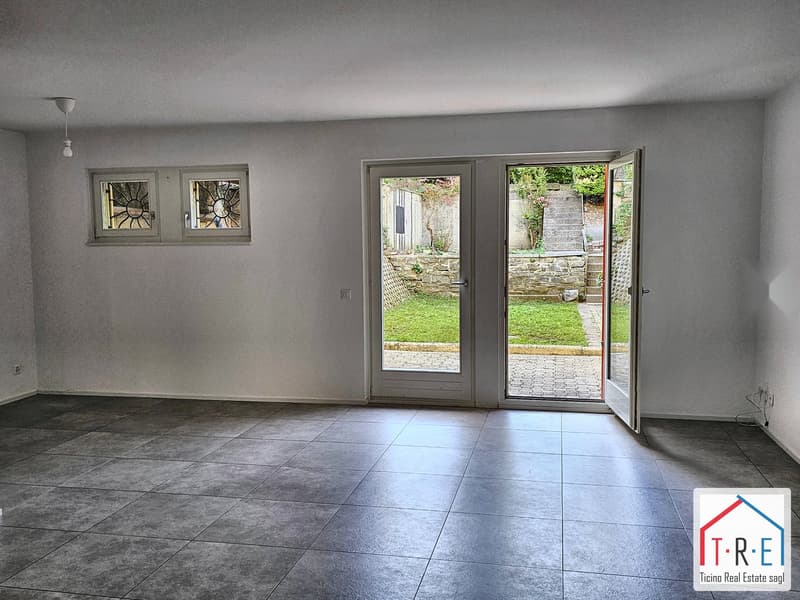 Stabio | Casa nel nucleo con giardino privato, terrazze e posteggio (12)