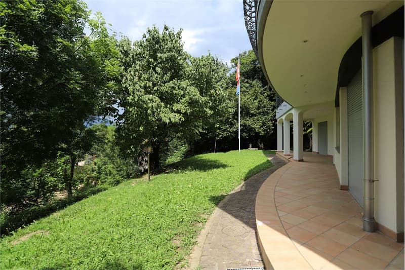 Villa con piscina interna a Vezia (13)