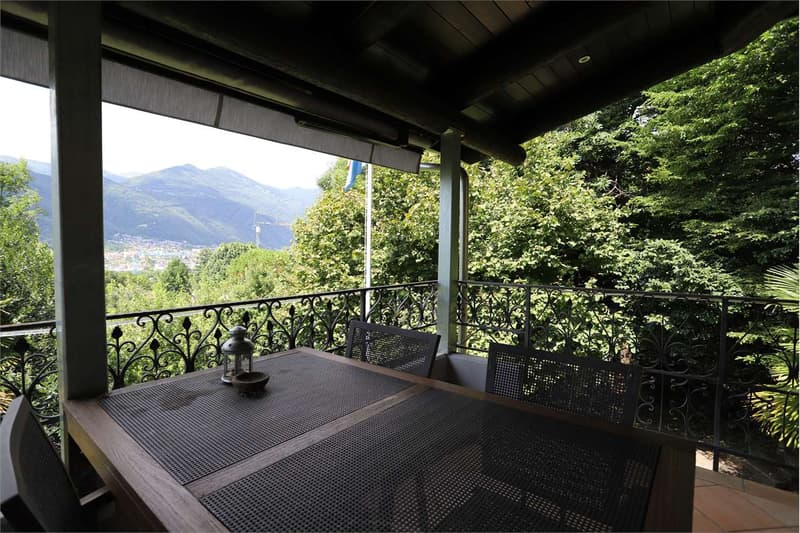 Villa con piscina interna a Vezia (5)