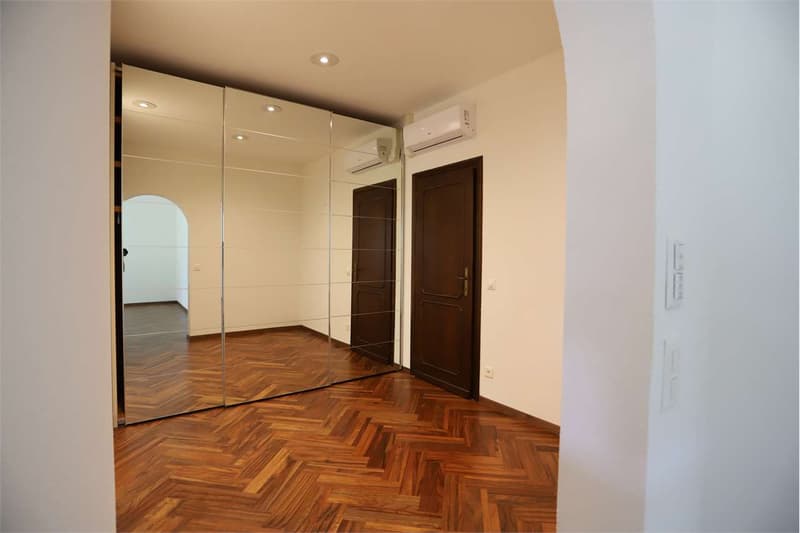 Villa con piscina interna a Vezia (10)