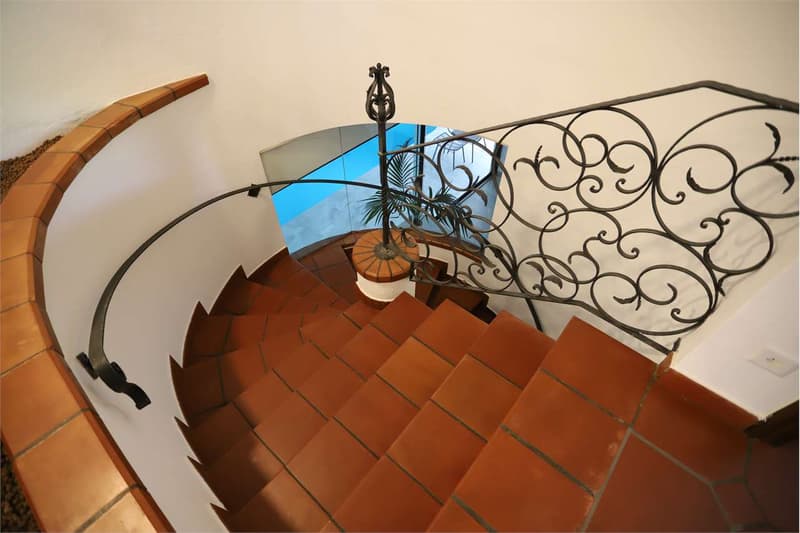 Villa con piscina interna a Vezia (7)