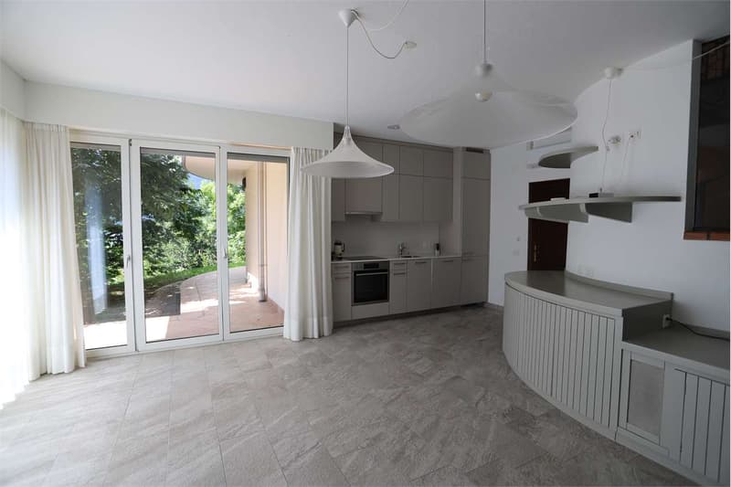 Villa con piscina interna a Vezia (3)
