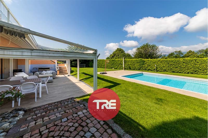 Grande Villa Con Piscina (1)