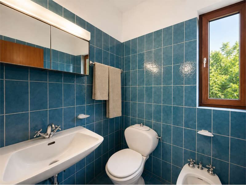 Villa bifamiliare con vista aperta e importante potenziale edificatori (10)