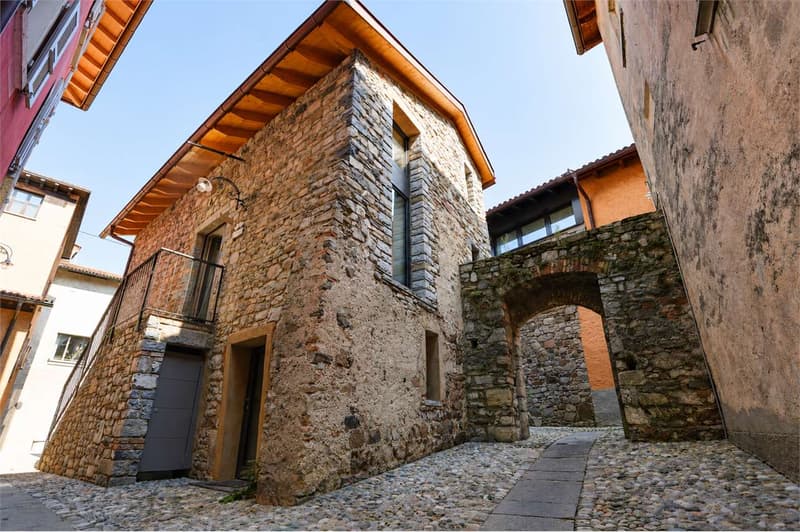Casa di nucleo ristrutturata a Bissone (4)