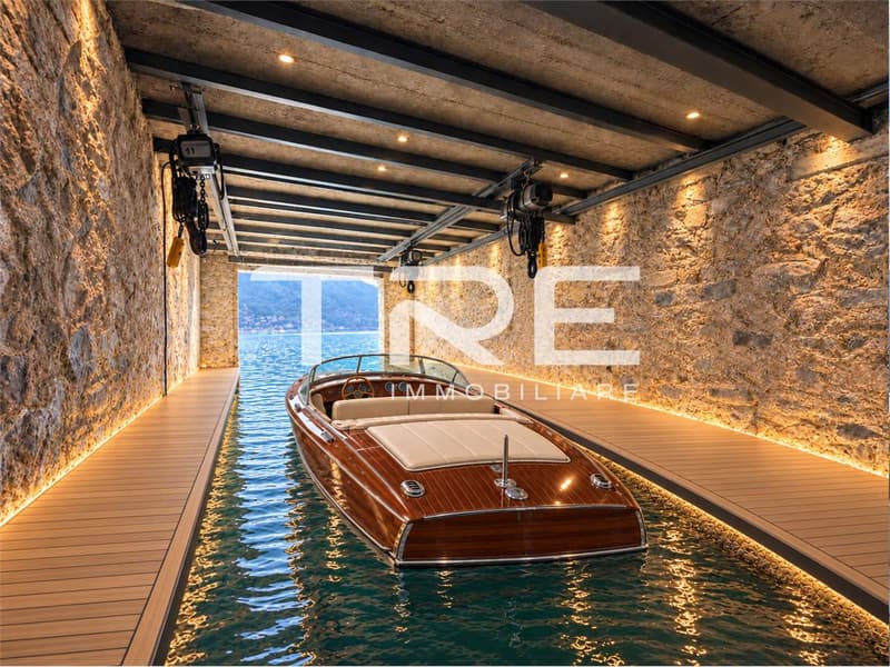 Nuova Villa FRONTE LAGO con DUE DARSENE private (3)