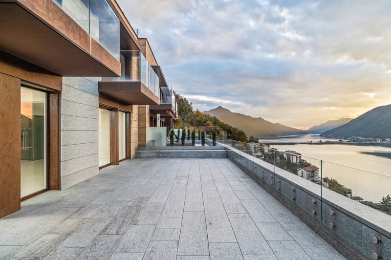 Elegante Residenza con Vista sul Lago di Lugano (1)