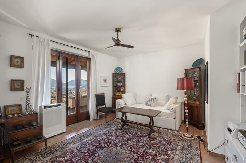 VILLA BIFAMILIARE MEDITERRANEA IN CONTESTO RESIDENZIALE CON VISTA LAGO (2)