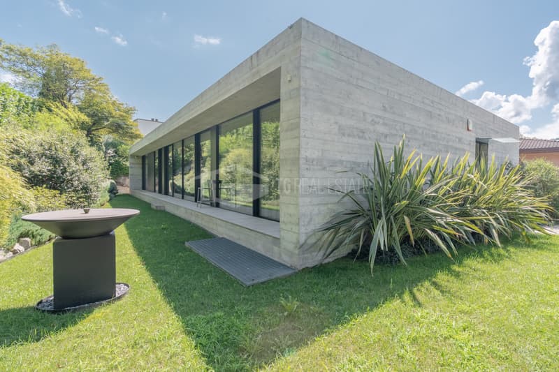 ELEGANTE VILLA MODERNA IMMERSA NEL VERDE (6)
