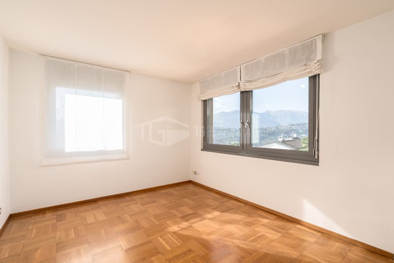 VILLA CON PISCINA E VISTA LAGO (6)