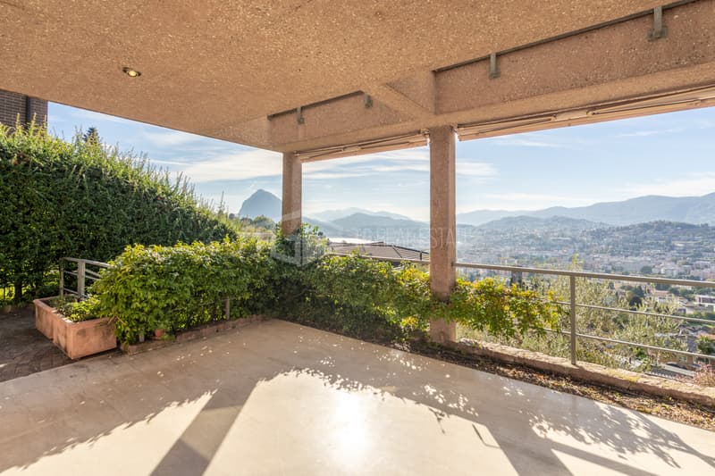 VILLA CON PISCINA E VISTA LAGO (8)